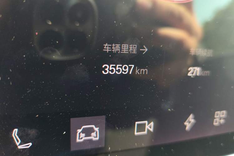 Used Polestar 4 2024 Dual-Motor Long-Range PLUS Dual-Star Connectivity Edition Odometer Close Up