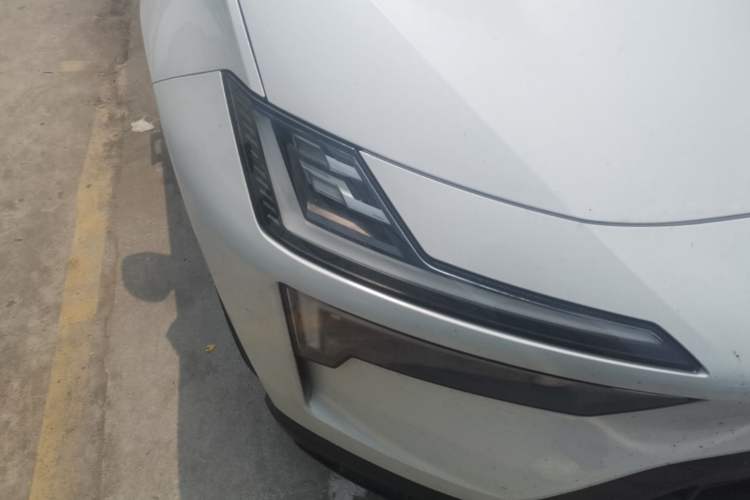 Used Polestar 4 2024 Single-Motor Standard Range PLUS Dual-Star Connectivity Edition Right Front Headlight