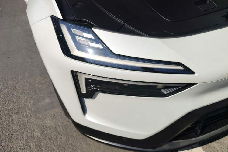 Used Polestar 4 2024 Dual-Motor Long-Range PLUS Dual-Star Connectivity Edition Right Front Headlight