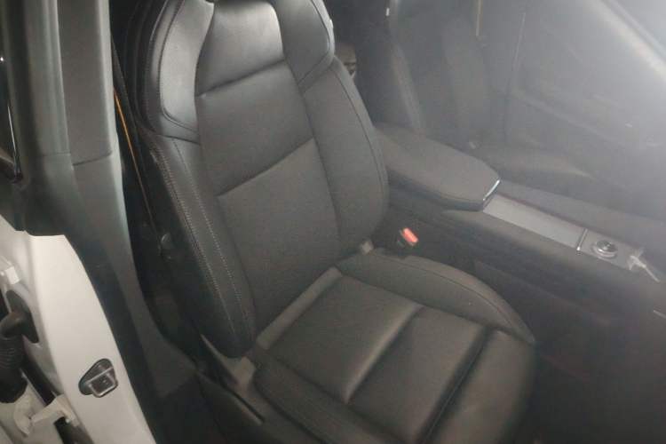 Used Polestar 4 2024 Single-Motor Standard Range PLUS Dual-Star Connectivity Edition Right Front Seat