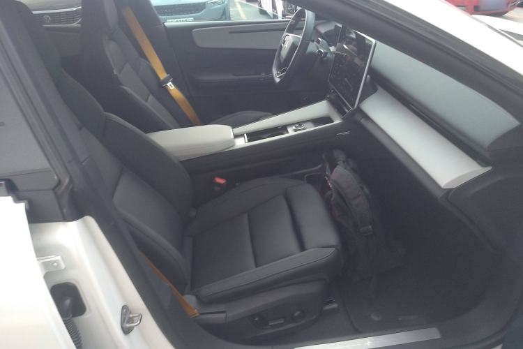 Used Polestar 4 2024 Dual-Motor Long-Range PLUS Dual-Star Connectivity Edition Right Front Seat