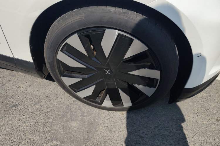Used Polestar 4 2024 Dual-Motor Long-Range PLUS Dual-Star Connectivity Edition Right Front Wheel Hub