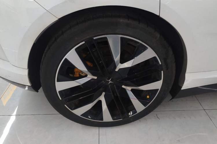 Used Polestar 4 2024 Dual-Motor Long-Range PLUS Dual-Star Connectivity Edition Right Rear Wheel Hub