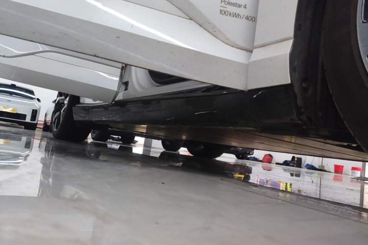 Used Polestar 4 2024 Dual-Motor Long-Range PLUS Dual-Star Connectivity Edition Right Side Sill