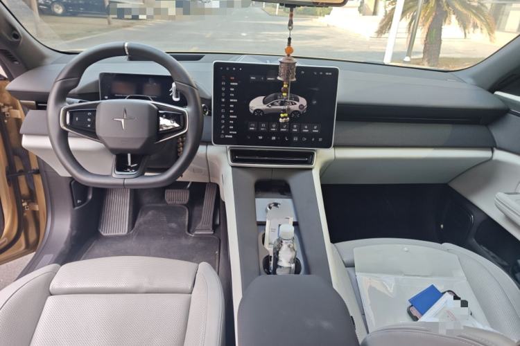 Used Polestar 4 2024 Single-Motor Standard Range PLUS Dual-Star Connectivity Edition Center Console