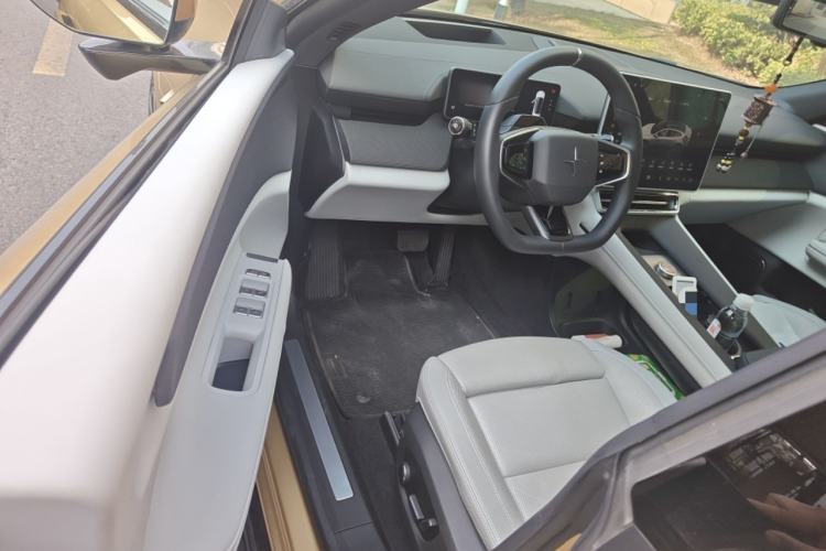 Used Polestar 4 2024 Single-Motor Standard Range PLUS Dual-Star Connectivity Edition Driver Seat