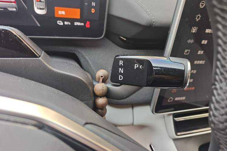 Used Polestar 4 2024 Single-Motor Standard Range PLUS Dual-Star Connectivity Edition Gear Lever