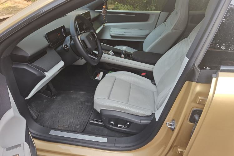 Used Polestar 4 2024 Single-Motor Standard Range PLUS Dual-Star Connectivity Edition Left Front Seat