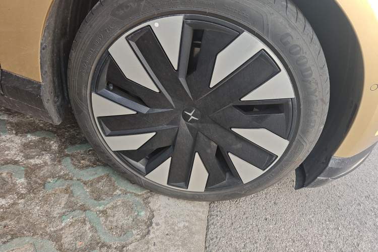 Used Polestar 4 2024 Single-Motor Standard Range PLUS Dual-Star Connectivity Edition Right Front Wheel Hub