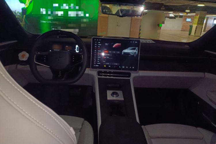 Used Polestar 4 2025 Luxury Edition Center Console