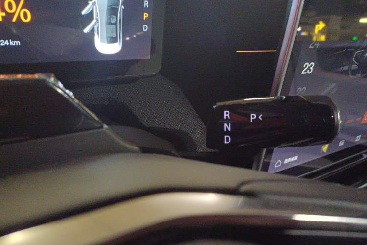 Used Polestar 4 2025 Luxury Edition Gear Lever