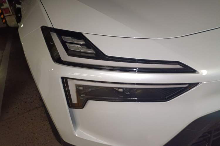 Used Polestar 4 2025 Luxury Edition Right Front Headlight