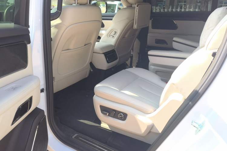 Used Polestones 01 2024 All-Purpose 7-Seater Standard Range Edition Interior 1