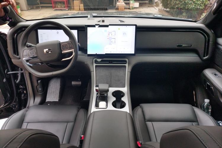 Used Polestones 01 2023 Deluxe 6-Seater Version Center Console