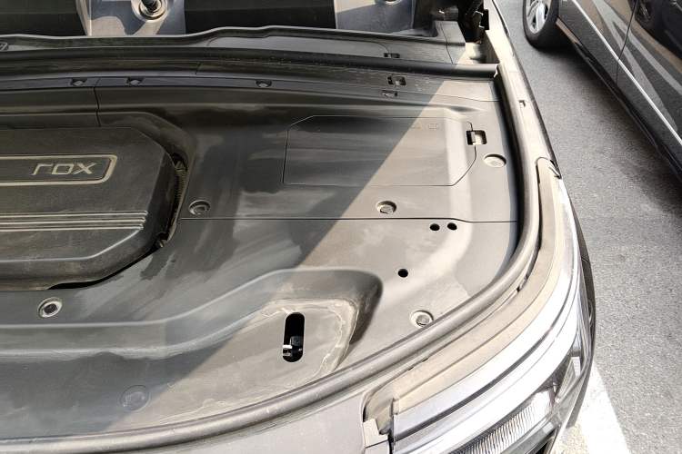 Used Polestones 01 2023 All-Purpose 7-Seater Version Engine Bay Left