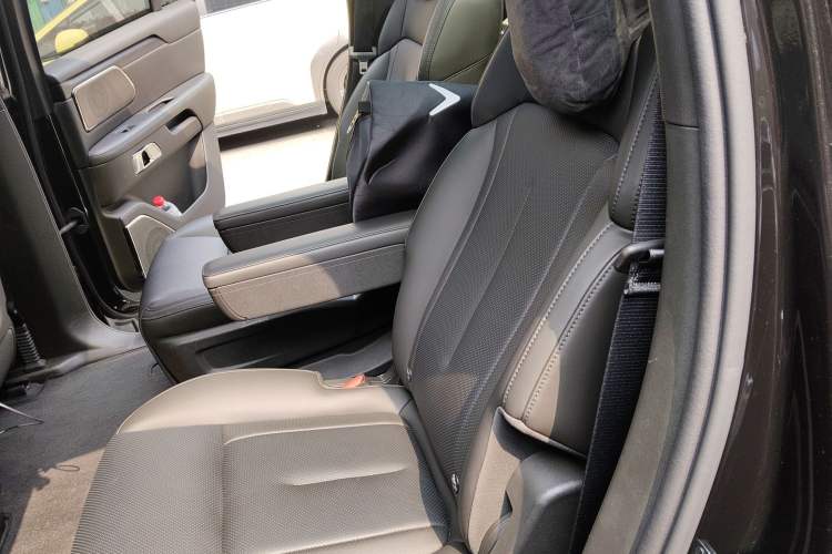 Used Polestones 01 2023 All-Purpose 7-Seater Version Left Rear Seat