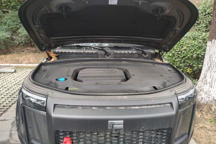 Used Polestones 01 2023 All-Purpose 7-Seater Version Engine Bay