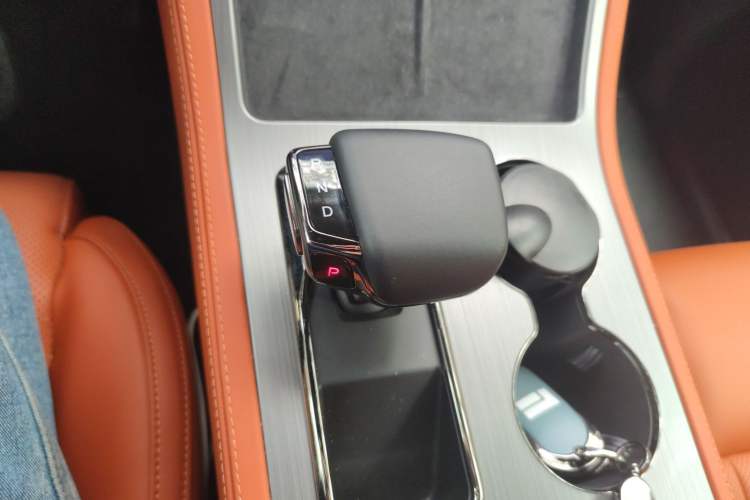 Used Polestones 01 2023 All-Purpose 7-Seater Version Gear Lever