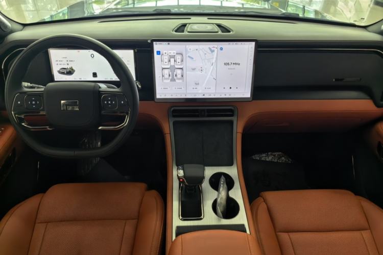 Used Polestones 01 2023 All-Purpose 7-Seater Version Interior 2
