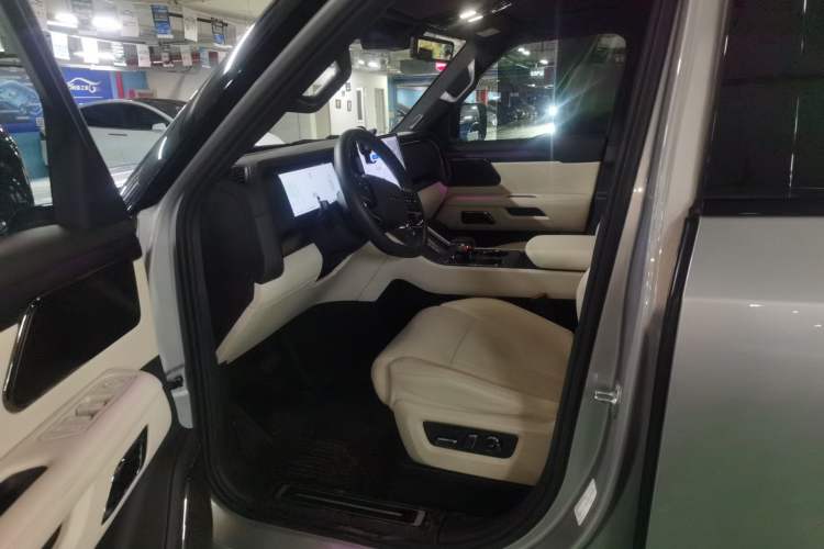 Used Polestones 01 2023 All-Purpose 7-Seater Version Left Front Seat