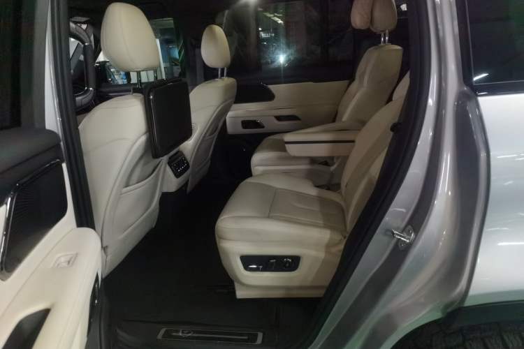 Used Polestones 01 2023 All-Purpose 7-Seater Version Left Rear Seat