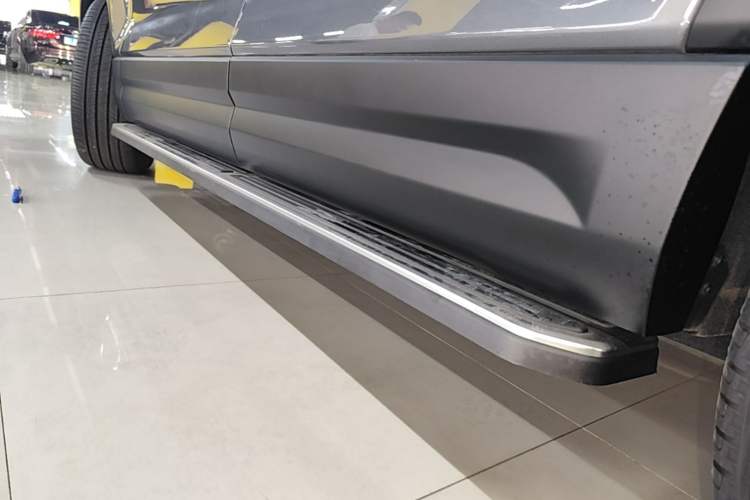 Used Polestones 01 2023 Deluxe 6-Seater Version Left Side Sill
