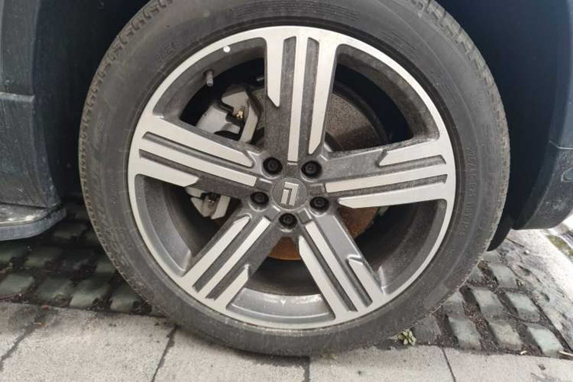Used Polestones 01 2023 All-Purpose 7-Seater Version Right Front Wheel Hub