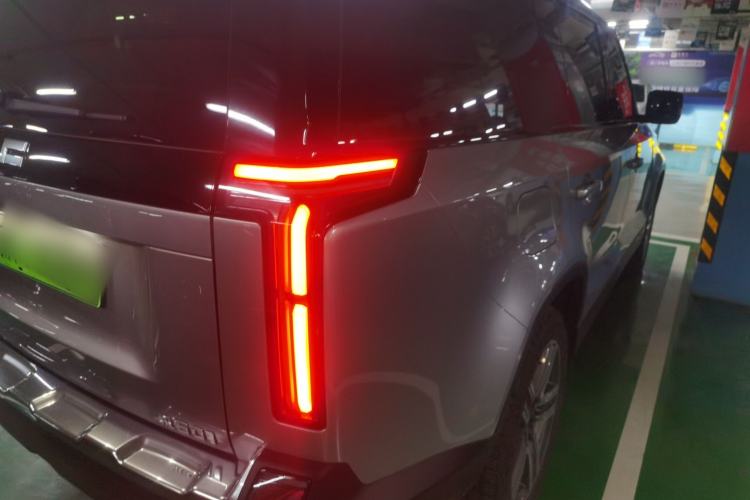 Used Polestones 01 2023 All-Purpose 7-Seater Version Right Rear Taillight