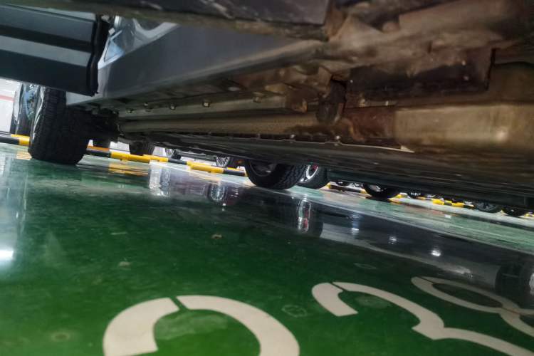 Used Polestones 01 2023 All-Purpose 7-Seater Version Right Side Sill