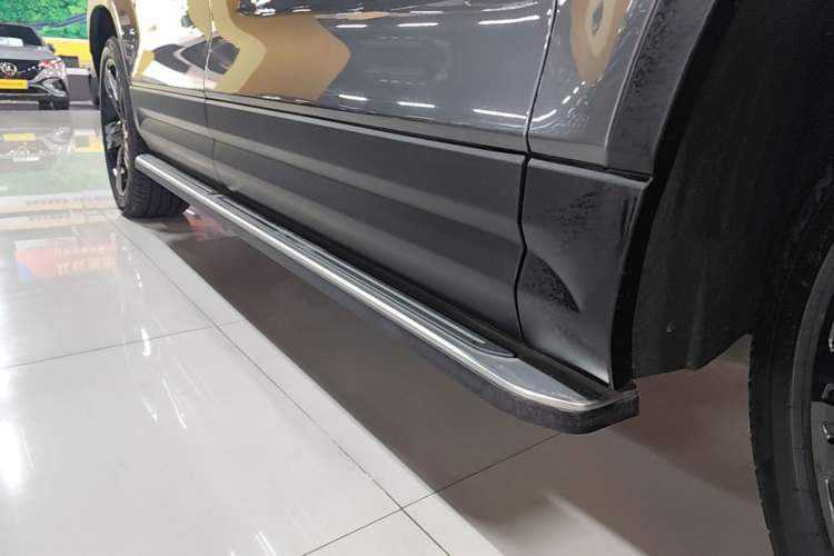 Used Polestones 01 2023 Deluxe 6-Seater Version Right Side Sill