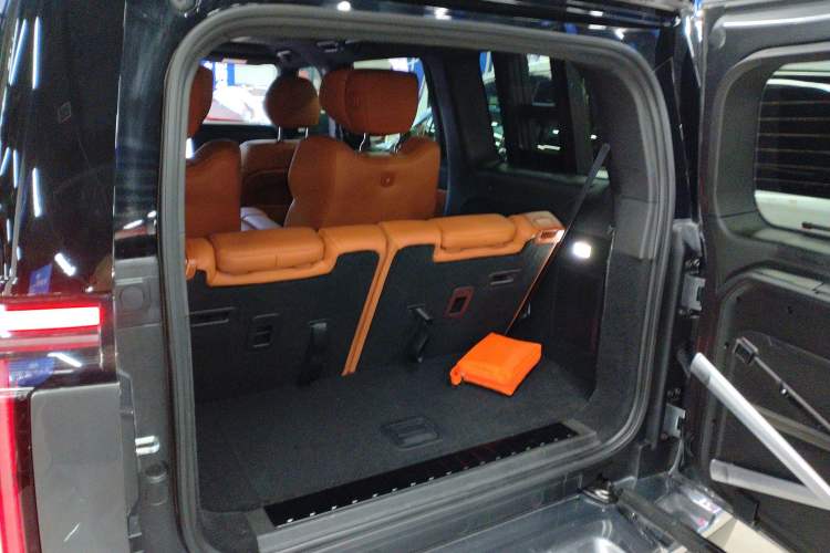 Used Polestones 01 2023 Deluxe 6-Seater Version Trunk