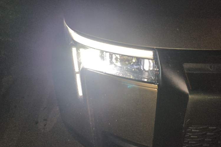 Used Polestones 01 2023 Deluxe 6-Seater Version Right Front Headlight