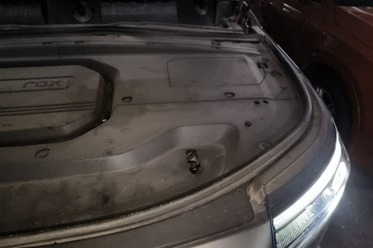 Used Polestones 01 2023 All-Purpose 7-Seater Version Engine Bay Left