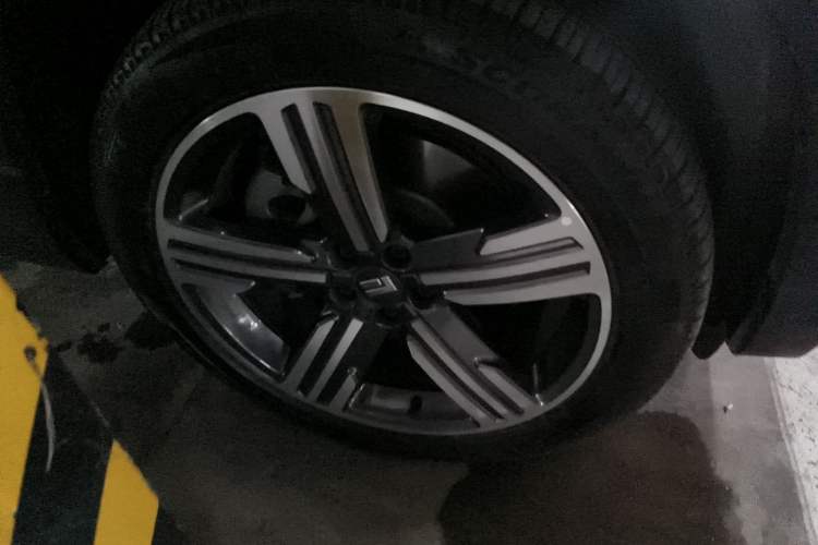 Used Polestones 01 2023 All-Purpose 7-Seater Version Right Front Wheel Hub
