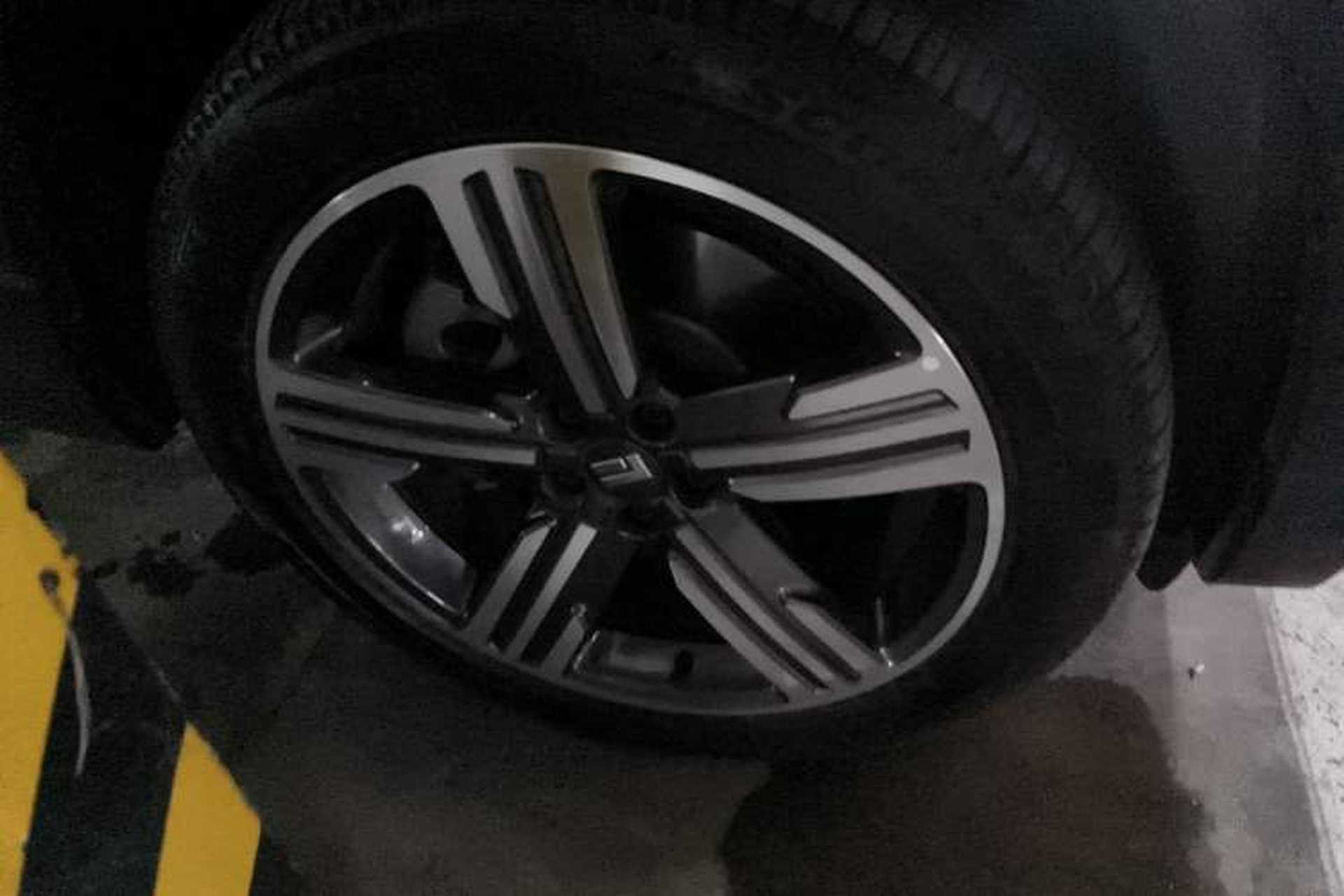 Used Polestones 01 2023 All-Purpose 7-Seater Version Right Front Wheel Hub