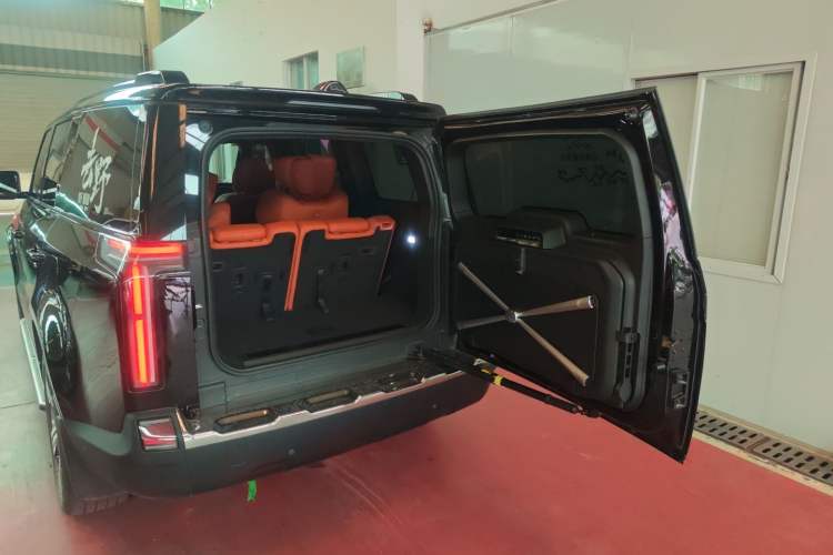 Used Polestones 01 2024 Deluxe 6-Seater Standard Range Version Trunk