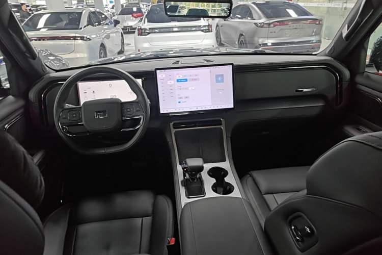 Used Polestones 01 2024 Deluxe 6-Seater Standard Range Version Center Console