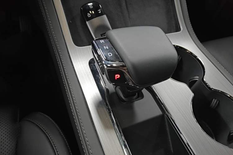 Used Polestones 01 2024 Deluxe 6-Seater Standard Range Version Gear Lever