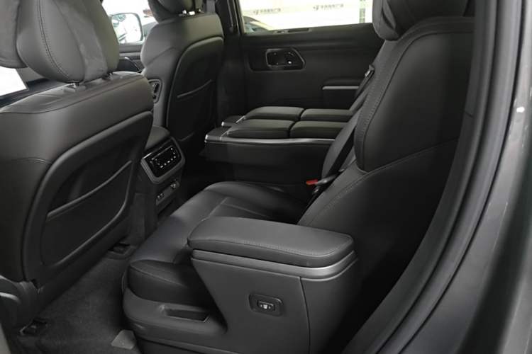 Used Polestones 01 2024 Deluxe 6-Seater Standard Range Version Left Rear Seat