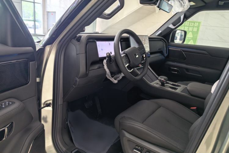 Used Polestones 01 2024 Deluxe 6-Seater Long-Range Version Interior 2