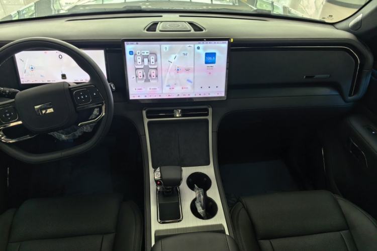 Used Polestones 01 2024 Deluxe 6-Seater Long-Range Version Interior 3
