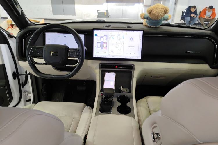 Used Polestones 01 2024 Deluxe 6-Seater Standard Range Version Center Console
