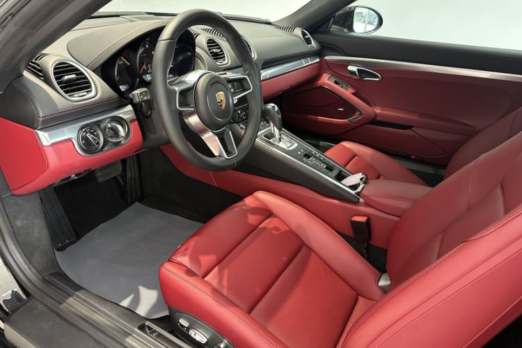 Used Porsche 718 2022 Boxster 2.0T Interior 1