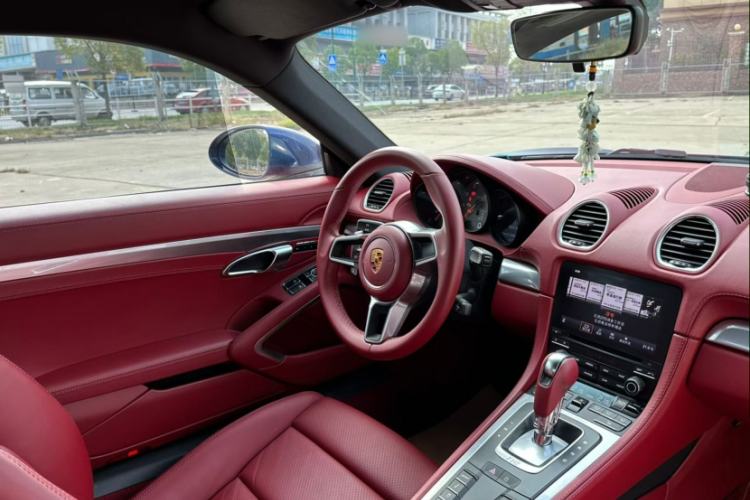 Used Porsche 718 2020 Cayman S 2.5T Interior 1