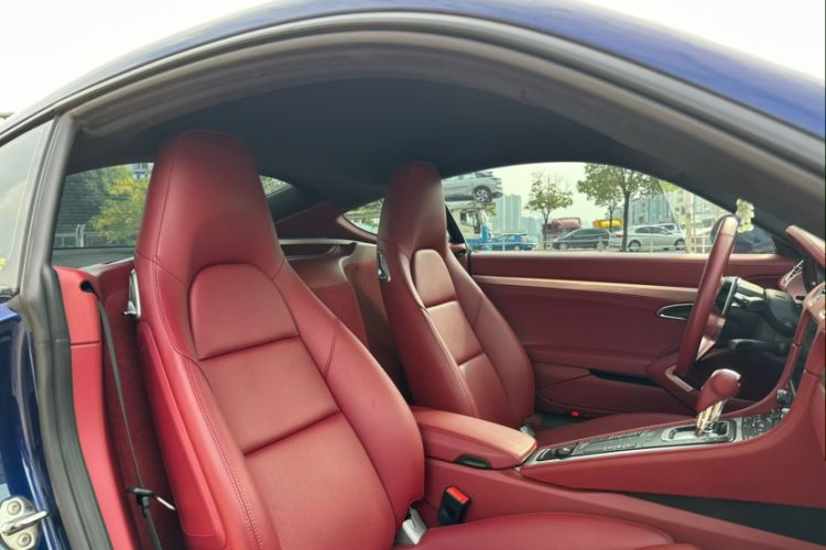 Used Porsche 718 2020 Cayman S 2.5T Interior 2