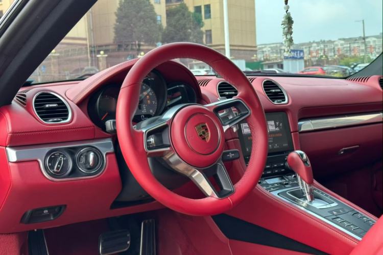 Used Porsche 718 2020 Cayman S 2.5T Interior 3