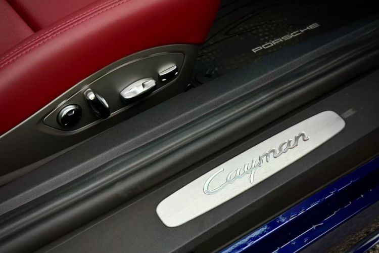 Used Porsche 718 2020 Cayman 2.0T Interior 5