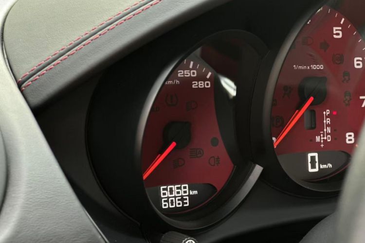 Used Porsche 718 2020 Cayman 2.0T Interior 9