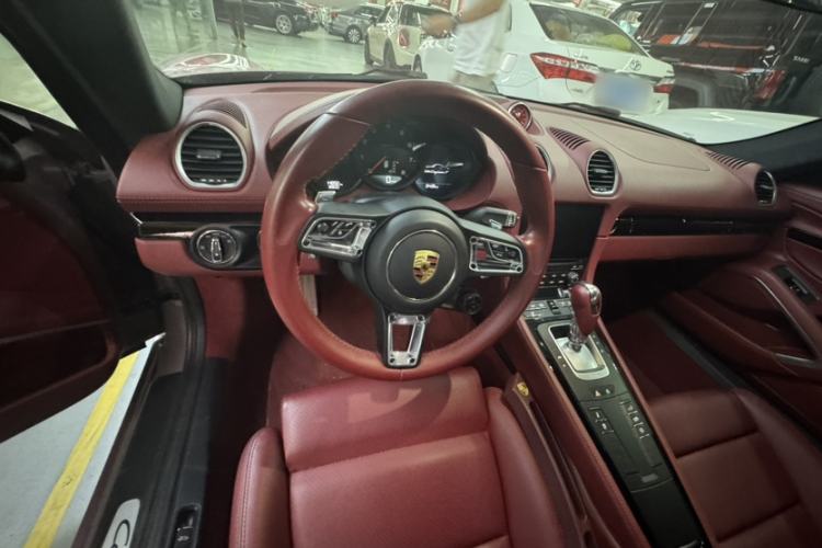 Used Porsche 718 2022 Cayman T 2.0T Interior 1