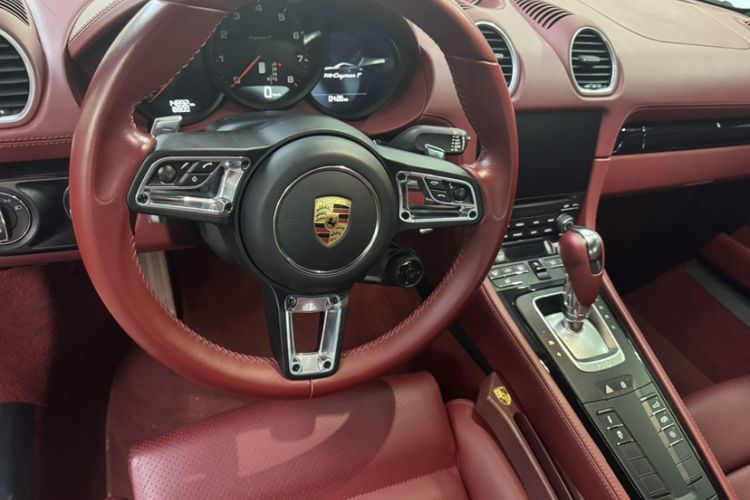 Used Porsche 718 2022 Cayman T 2.0T Interior 2